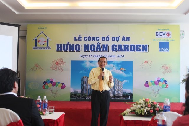 http://hoanganhsaigon.com.vn/editor/images/Khai_truong_Hung_NgAN/640x427xIMG_4898.JPG.pagespeed.ic.xPUcRRULPT.jpg