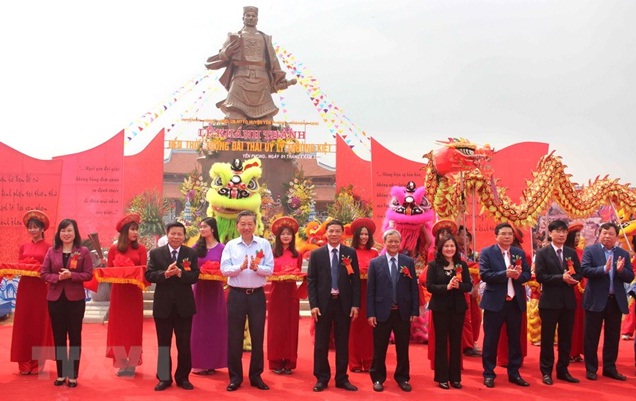 Ông Nguyễn Đắc Điềm - Chủ tịch HĐQT Hưng Ngân Group (ngoài cùng bên phải) tham dự buổi lễ 
